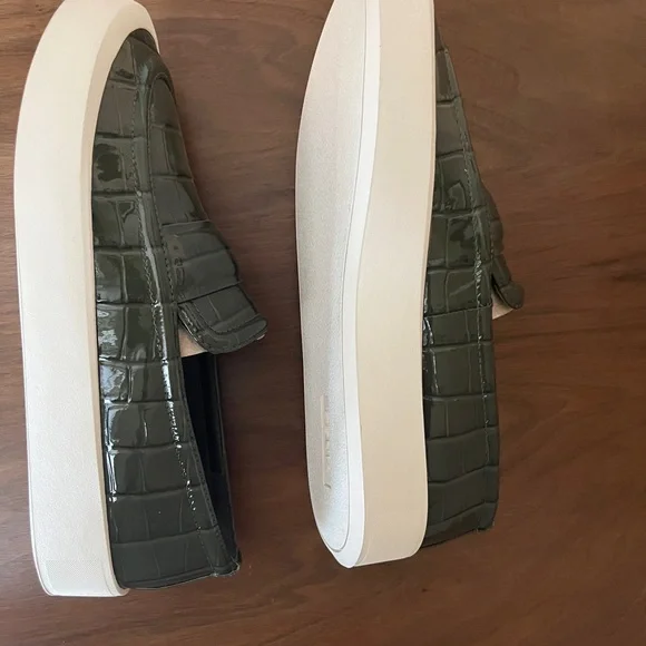 Vince Women's Ghita Slip On Sneakers. New, Size 7, Green - Picture 10 of 10